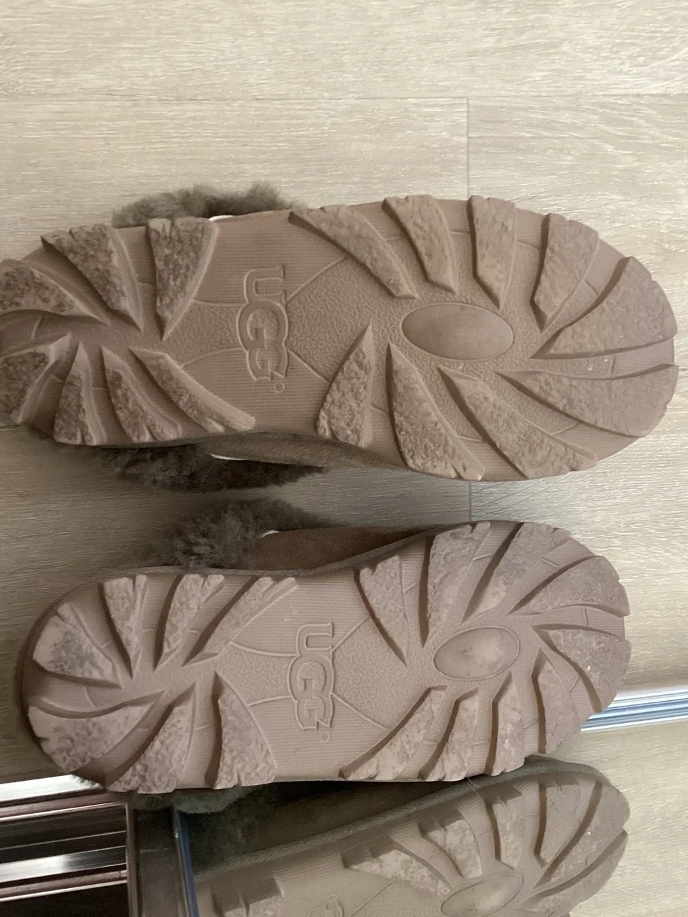 UGG Kids Shearling-Lined Slip-On Slippers - Brown